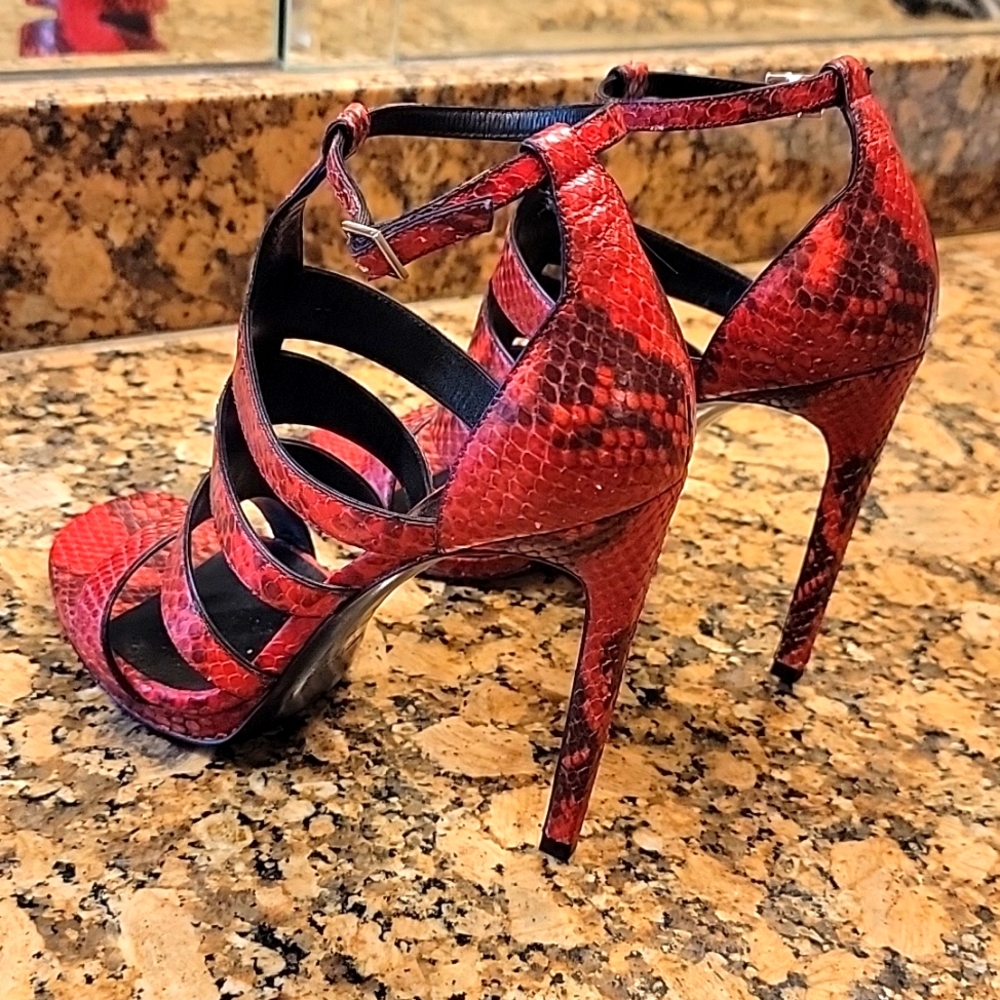Saint Laurent Paris Red heels. Very sexy. Size 37.5. EU. Also fits 7. US. - Picture 9 of 9